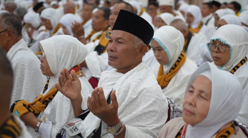 Doa dan Harapan Jemaah Calhaj Provinsi Jambi Mengiringi Langkah Menuju Baitullah Doa dan Harapan Jemaah Calhaj Provinsi Jambi Mengiringi Langkah Menuju Baitullah