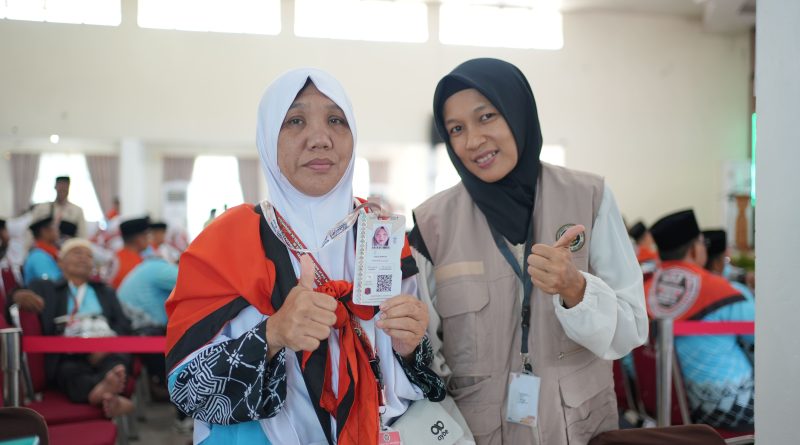 Kartu Nusuk Dibagikan di Embarkasi Haji Antara Provinsi Jambi, Tiba di Tanah Suci Jemaah Leluasa Beribadah Kartu Nusuk Dibagikan di Embarkasi Haji Antara Provinsi Jambi, Tiba di Tanah Suci Jemaah Leluasa Beribadah