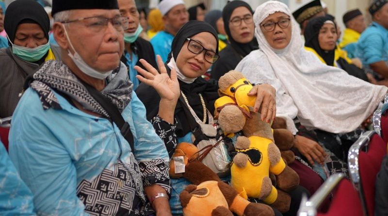 Jemaah Provinsi Jambi Ceritakan Pengalaman Berkesan di Jabal Nur Hingga Ungkap Tren Boneka Unta Sebagai Cenderamata dari Tanah Suci Jemaah Provinsi Jambi Ceritakan Pengalaman Berkesan di Jabal Nur Hingga Ungkap Tren Boneka Unta Sebagai Cenderamata dari Tanah Suci