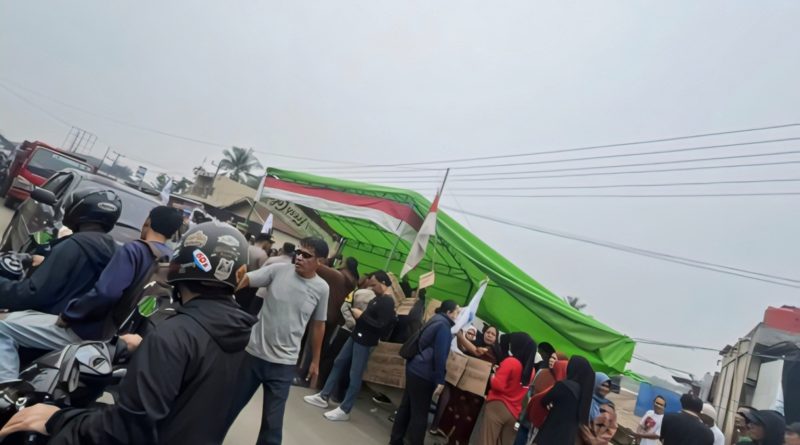 Tolak Aktivitas Tambang Pasir, Warga Penyengat Olak Blokir Jalan Lintas Timur Tolak Aktivitas Tambang Pasir, Warga Penyengat Olak Blokir Jalan Lintas Timur