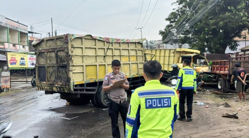 Tiga Truk Terlibat Kecelakaan Beruntun di Jalan Lingkar Selatan Jambi, Pengemudi Canter Meninggal Dunia